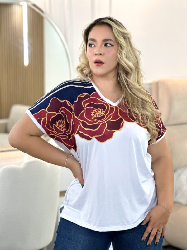 Camiseta OverSize Rosas Gigantes - Imagen 2