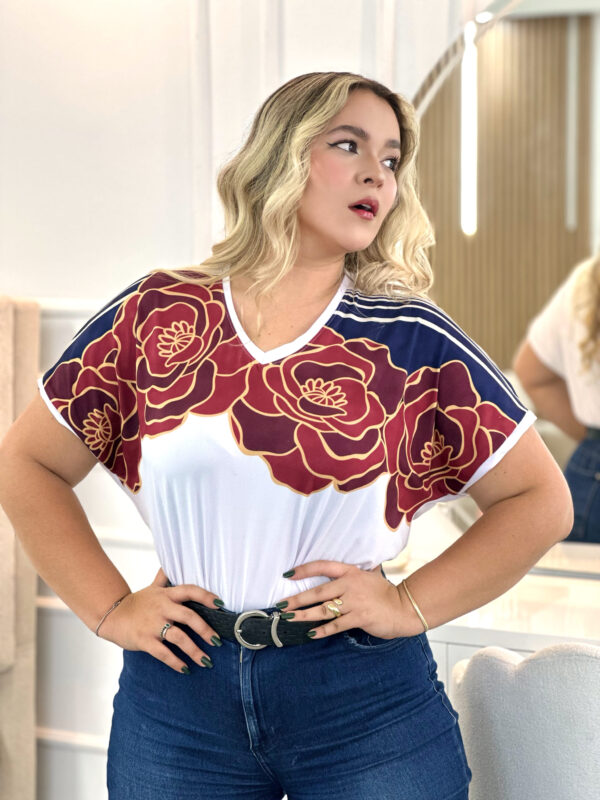 Camiseta OverSize Rosas Gigantes - Imagen 3