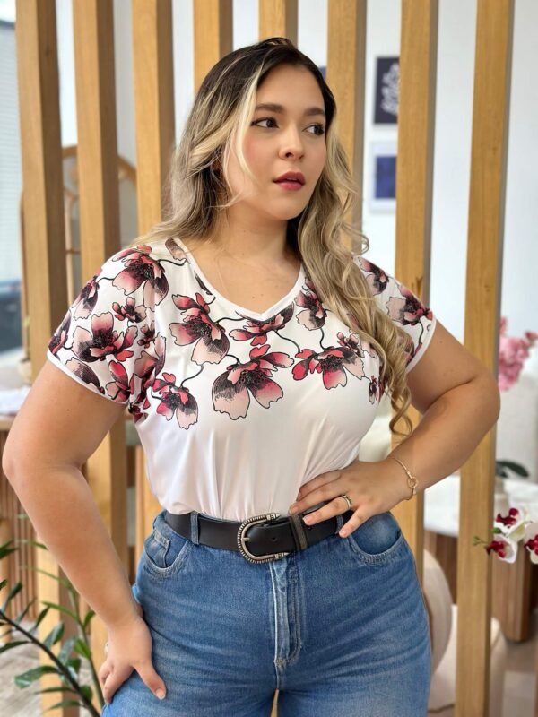 Camiseta OverSize Flores Rojas - Imagen 2